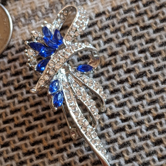 Pin Set - Picture 3 of 5